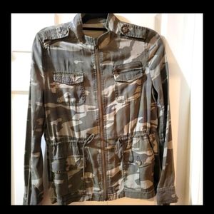 EXPRESS Camouflage Shirt/jacket size sm
